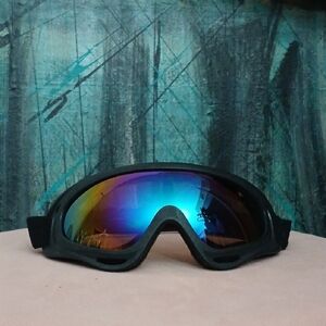 Black Ski Goggles with Blue Lens